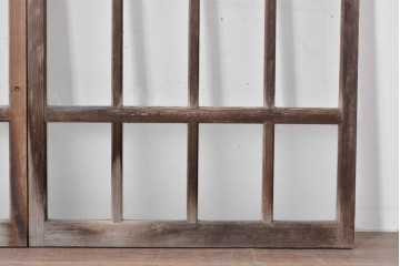 アンティーク建具　昭和初期から中期　すっきりとした縦桟が空間になじむガラス窓2枚セット　(R-086091)
