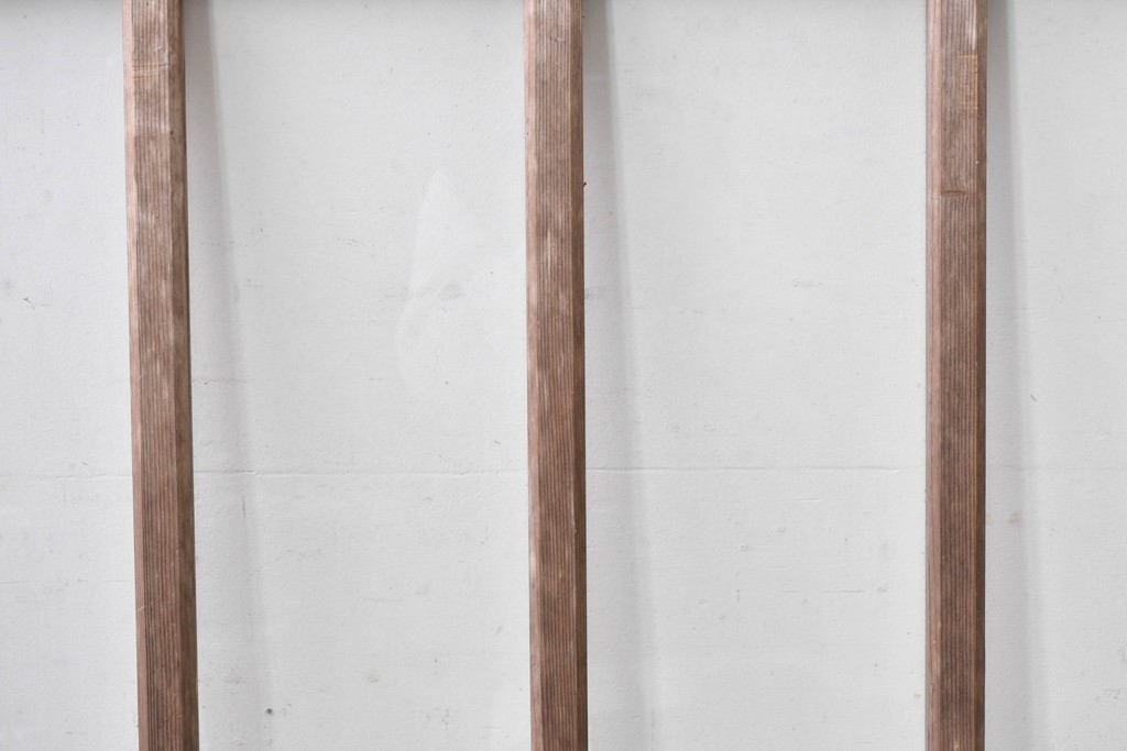 アンティーク建具　昭和初期から中期　すっきりとした縦桟が空間になじむガラス窓2枚セット　(R-086091)