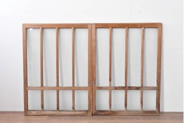 アンティーク建具　昭和初期から中期　すっきりとした縦桟が空間になじむガラス窓2枚セット　(R-086091)