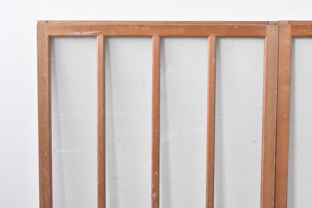アンティーク建具　昭和初期から中期　すっきりとした縦桟が空間になじむガラス窓2枚セット　(R-086091)