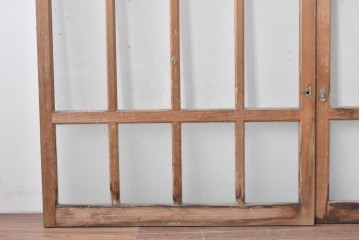 アンティーク建具　昭和初期から中期　すっきりとした縦桟が空間になじむガラス窓2枚セット　(R-086091)