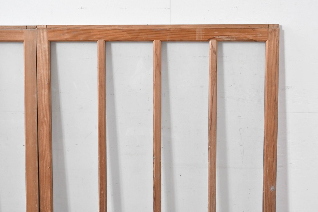 アンティーク建具　昭和初期から中期　すっきりとした縦桟が空間になじむガラス窓2枚セット　(R-086091)