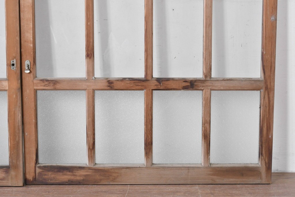 アンティーク建具　昭和初期から中期　すっきりとした縦桟が空間になじむガラス窓2枚セット　(R-086091)