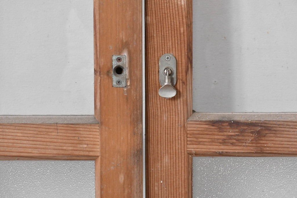 アンティーク建具　昭和初期から中期　すっきりとした縦桟が空間になじむガラス窓2枚セット　(R-086091)