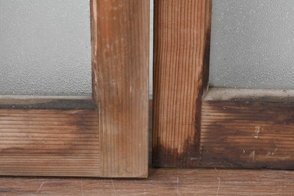 アンティーク建具　昭和初期から中期　すっきりとした縦桟が空間になじむガラス窓2枚セット　(R-086091)