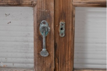アンティーク建具　昭和初期　大正ロマン　縦横に入った桟とゆらぎのあるガラスが目を惹くガラス窓4枚セット　(R-086092)