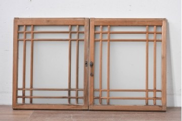 アンティーク建具　昭和初期　凝ったデザインの桟の意匠が目を引く小さな窓2枚セット　(R-086094)
