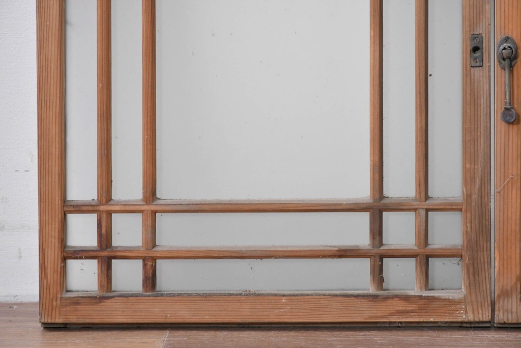 アンティーク建具　昭和初期　凝ったデザインの桟の意匠が目を引く小さな窓2枚セット　(R-086094)
