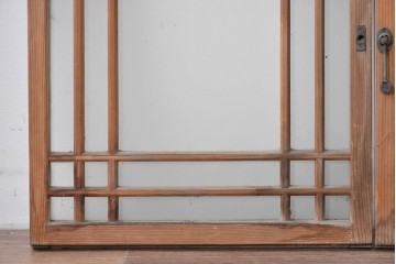 アンティーク建具　昭和初期　凝ったデザインの桟の意匠が目を引く小さな窓2枚セット　(R-086094)