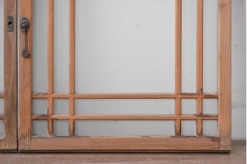 アンティーク建具　昭和初期　凝ったデザインの桟の意匠が目を引く小さな窓2枚セット　(R-086094)