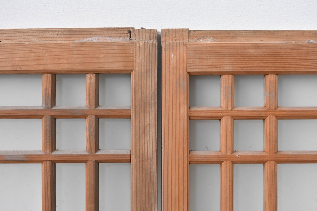 アンティーク建具　昭和初期　凝ったデザインの桟の意匠が目を引く小さな窓2枚セット　(R-086094)