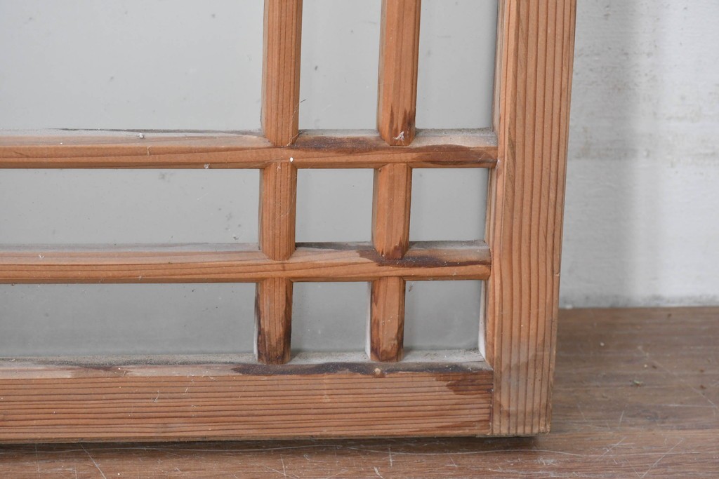 アンティーク建具　昭和初期　凝ったデザインの桟の意匠が目を引く小さな窓2枚セット　(R-086094)