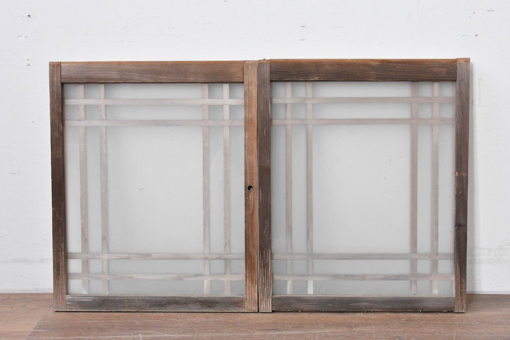 アンティーク建具　昭和初期　凝ったデザインの桟の意匠が目を引く小さな窓2枚セット　(R-086094)