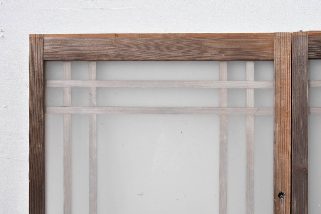 アンティーク建具　昭和初期　凝ったデザインの桟の意匠が目を引く小さな窓2枚セット　(R-086094)