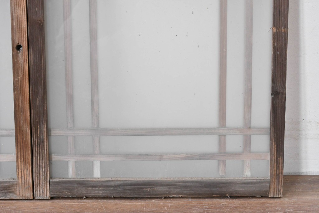 アンティーク建具　昭和初期　凝ったデザインの桟の意匠が目を引く小さな窓2枚セット　(R-086094)