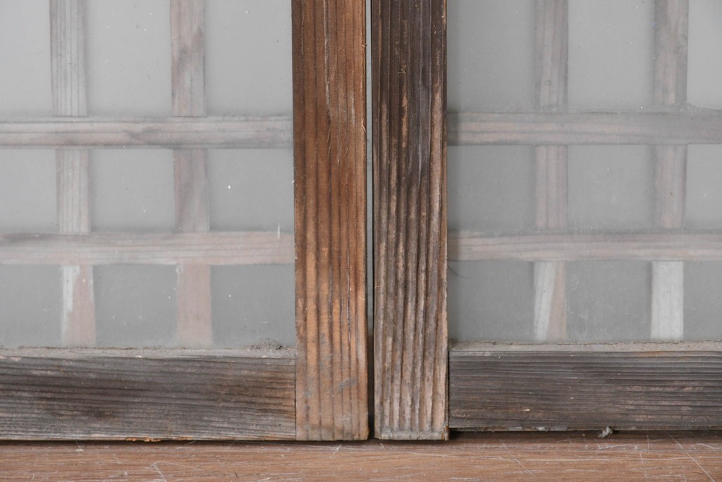 アンティーク建具　昭和初期　凝ったデザインの桟の意匠が目を引く小さな窓2枚セット　(R-086094)