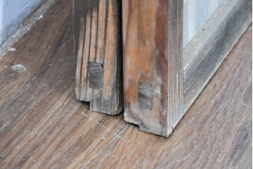 アンティーク建具　昭和初期　凝ったデザインの桟の意匠が目を引く小さな窓2枚セット　(R-086094)