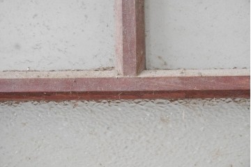 アンティーク建具　昭和初期　大正ロマン　ダイヤ入りガラスと使い込まれた木枠が味わい深い窓2枚セット　(R-086095)