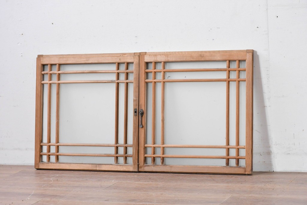 アンティーク建具　昭和初期　格子状の凝った桟使いが素敵な窓2枚セット　(R-086096)