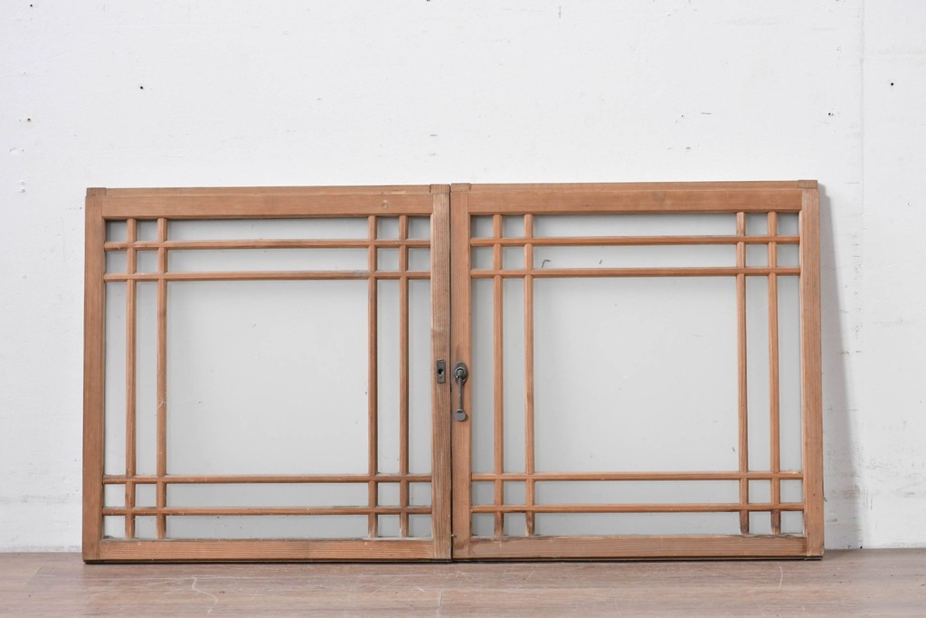 アンティーク建具　昭和初期　格子状の凝った桟使いが素敵な窓2枚セット　(R-086096)