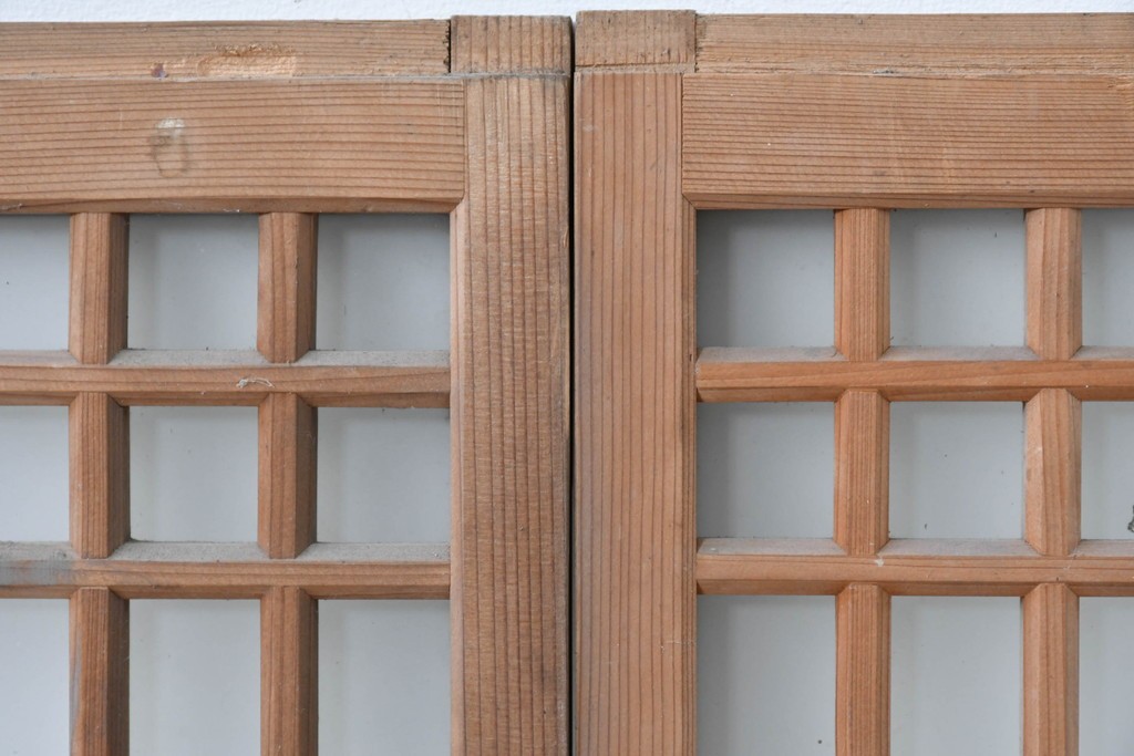 アンティーク建具　昭和初期　格子状の凝った桟使いが素敵な窓2枚セット　(R-086096)