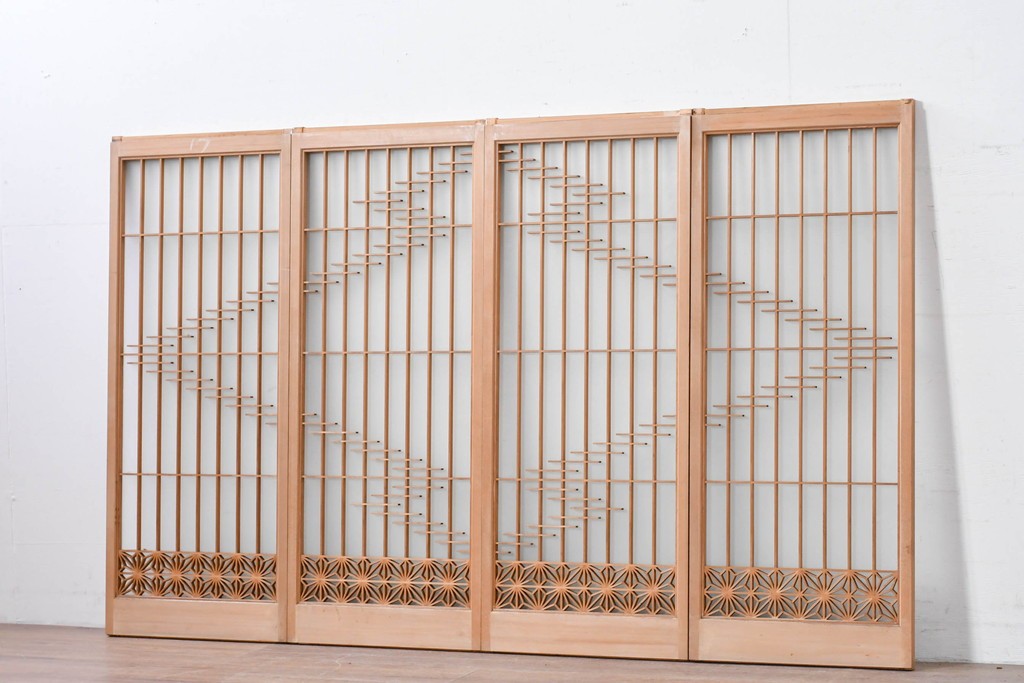 ヴィンテージ建具　昭和後期　片面ガラス　流れるような桟の意匠と麻の葉組子入り書院窓4枚セット　(R-086097)