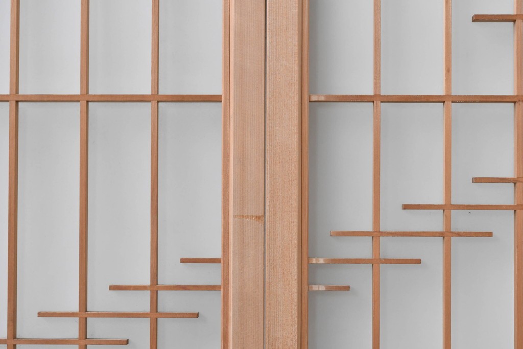 ヴィンテージ建具　昭和後期　片面ガラス　流れるような桟の意匠と麻の葉組子入り書院窓4枚セット　(R-086097)