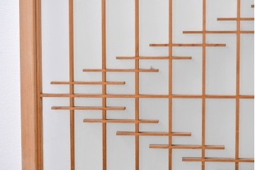 ヴィンテージ建具　昭和後期　片面ガラス　流れるような桟の意匠と麻の葉組子入り書院窓4枚セット　(R-086097)