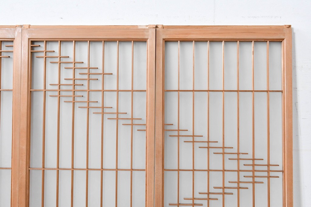 ヴィンテージ建具　昭和後期　片面ガラス　流れるような桟の意匠と麻の葉組子入り書院窓4枚セット　(R-086097)