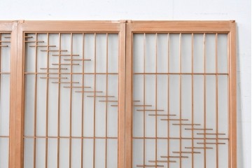 ヴィンテージ建具　昭和後期　片面ガラス　流れるような桟の意匠と麻の葉組子入り書院窓4枚セット　(R-086097)