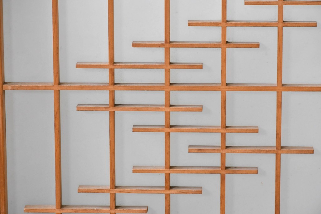 ヴィンテージ建具　昭和後期　片面ガラス　流れるような桟の意匠と麻の葉組子入り書院窓4枚セット　(R-086097)