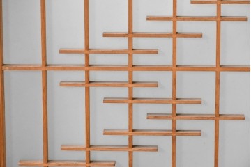 ヴィンテージ建具　昭和後期　片面ガラス　流れるような桟の意匠と麻の葉組子入り書院窓4枚セット　(R-086097)