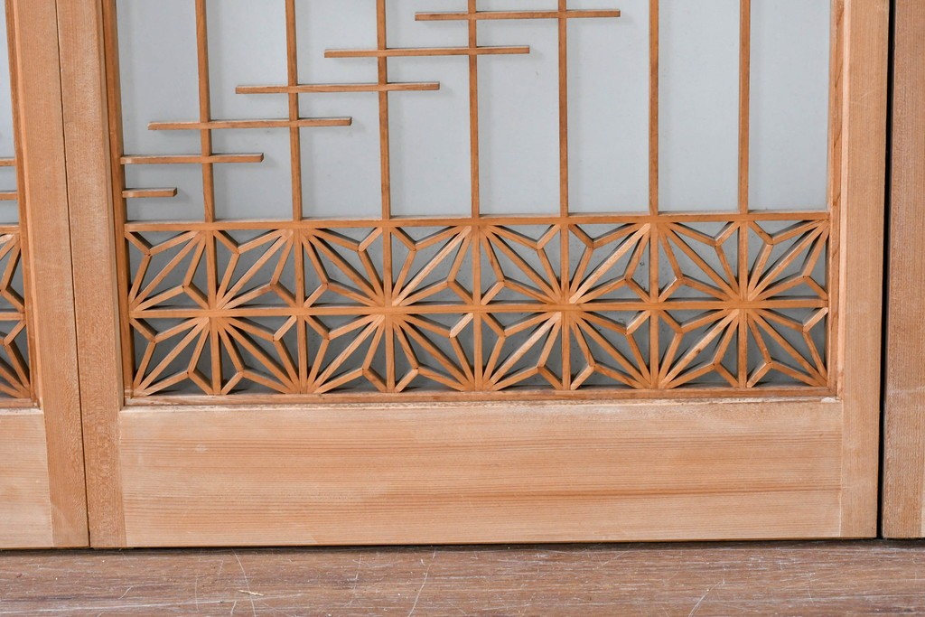 ヴィンテージ建具　昭和後期　片面ガラス　流れるような桟の意匠と麻の葉組子入り書院窓4枚セット　(R-086097)
