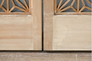 ヴィンテージ建具　昭和後期　片面ガラス　流れるような桟の意匠と麻の葉組子入り書院窓4枚セット　(R-086097)