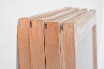 ヴィンテージ建具　昭和後期　片面ガラス　流れるような桟の意匠と麻の葉組子入り書院窓4枚セット　(R-086097)