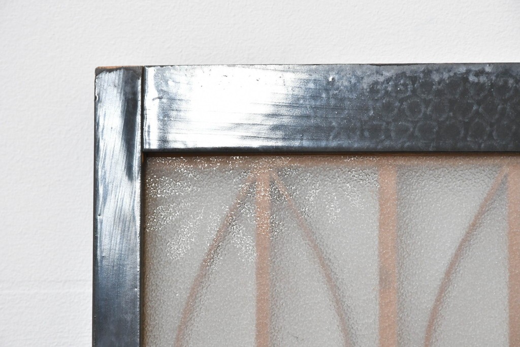 ヴィンテージ建具　昭和後期　希少デザイン　黒枠と曲線組子にエッチングガラスを合わせたおしゃれな書院窓2枚セット　(R-086098)