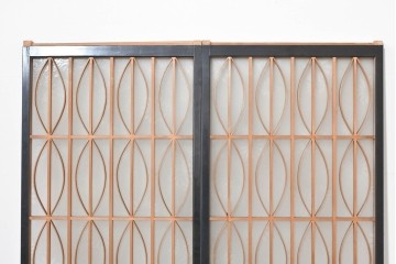 ヴィンテージ建具　昭和後期　希少デザイン　黒枠と曲線組子にエッチングガラスを合わせたおしゃれな書院窓2枚セット　(R-086098)