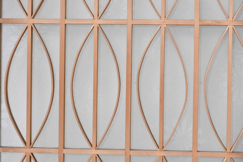 ヴィンテージ建具　昭和後期　希少デザイン　黒枠と曲線組子にエッチングガラスを合わせたおしゃれな書院窓2枚セット　(R-086098)