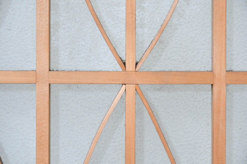 ヴィンテージ建具　昭和後期　希少デザイン　黒枠と曲線組子にエッチングガラスを合わせたおしゃれな書院窓2枚セット　(R-086098)