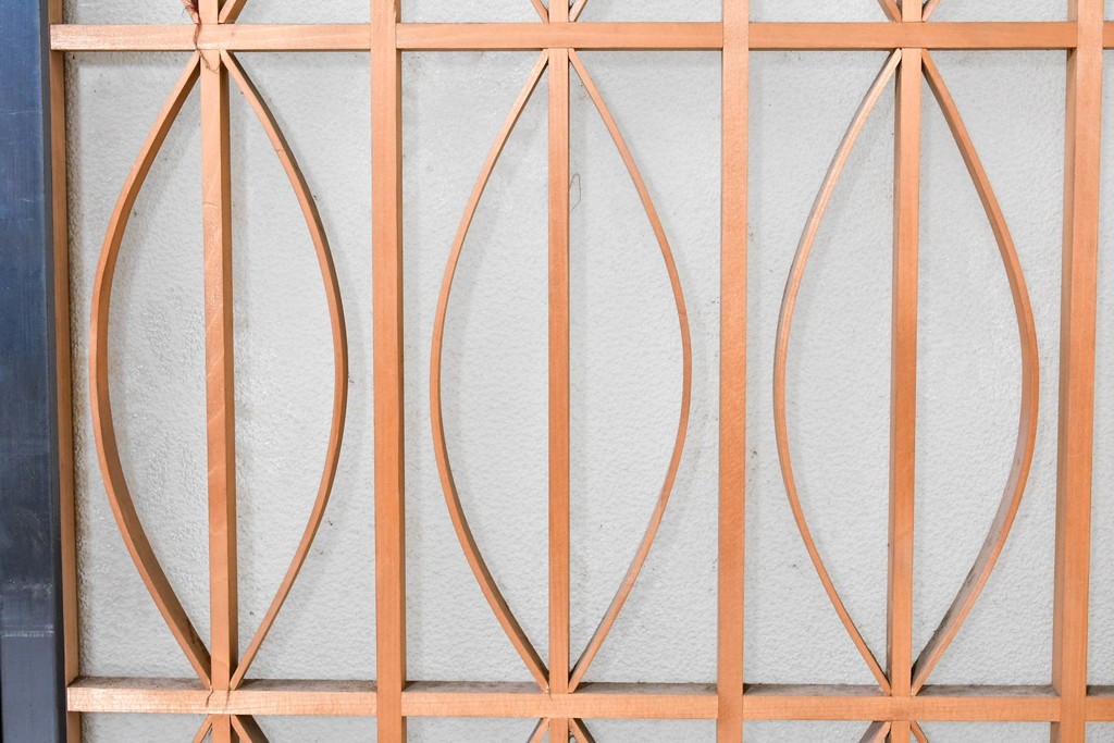 ヴィンテージ建具　昭和後期　希少デザイン　黒枠と曲線組子にエッチングガラスを合わせたおしゃれな書院窓2枚セット　(R-086098)