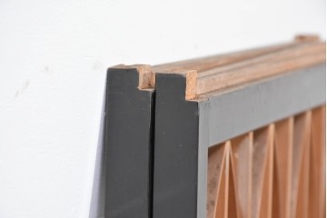 ヴィンテージ建具　昭和後期　希少デザイン　黒枠と曲線組子にエッチングガラスを合わせたおしゃれな書院窓2枚セット　(R-086098)