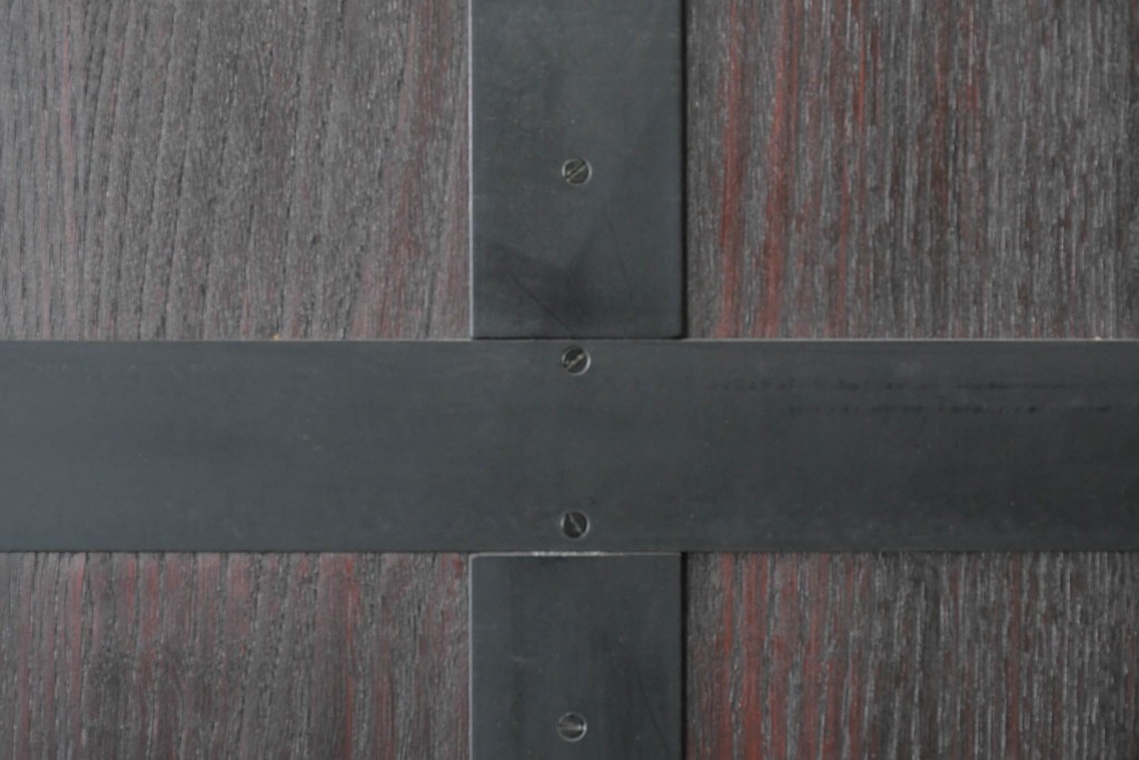 ラフジュ工房オリジナル　新品　総栗材　重厚なアイアン装飾の蔵戸風ドア1枚　(R-086099)