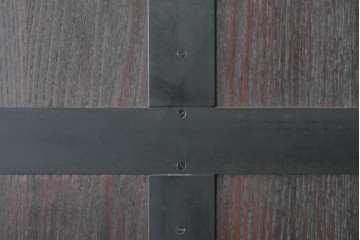 ラフジュ工房オリジナル　新品　総栗材　重厚なアイアン装飾の蔵戸風ドア1枚　(R-086099)