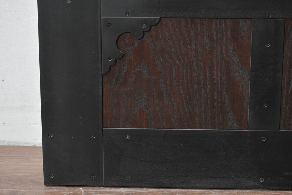 ラフジュ工房オリジナル　新品　総栗材　重厚なアイアン装飾の蔵戸風ドア1枚　(R-086099)