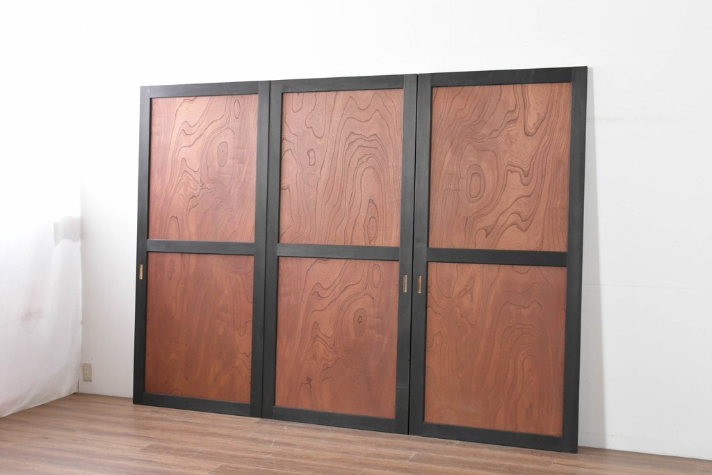 中古建具　ラフジュ工房オリジナル　欅(ケヤキ)材　突き板　美しい木目が魅力の背高帯戸3枚セット　(R-086102)