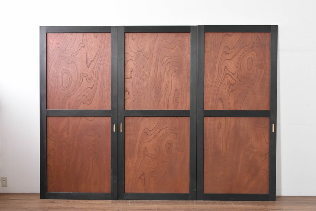 中古建具　ラフジュ工房オリジナル　欅(ケヤキ)材　突き板　美しい木目が魅力の背高帯戸3枚セット　(R-086102)