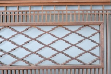 アンティーク建具　昭和初期から中期　片面ガラス　精緻な格子と菱組子が美しい組子入り欄間1枚　(R-086106)