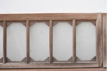 アンティーク建具　昭和初期　繰り返し並ぶ小窓のような意匠が魅力のガラス入り欄間2枚セット　(R-086107)