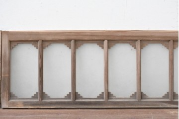 アンティーク建具　昭和初期　繰り返し並ぶ小窓のような意匠が魅力のガラス入り欄間2枚セット　(R-086107)