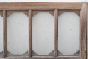 アンティーク建具　昭和初期　繰り返し並ぶ小窓のような意匠が魅力のガラス入り欄間2枚セット　(R-086107)